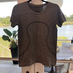 Lululemon Swiftly Short Sleeve Tech Size 8